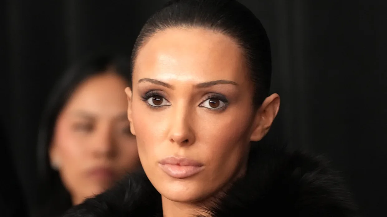 Bianca Censori style photo